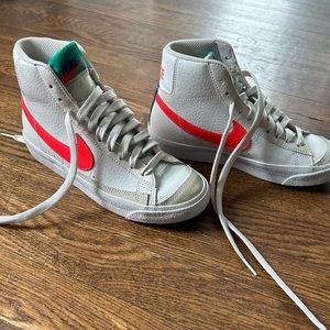 2021 Nike Blazer Mid '77 GS 'Platinum Tint
Bright Crimson'